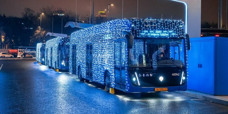 ГИБДД оштрафовала водителей электробусов в Москве за новогодние гирлянды