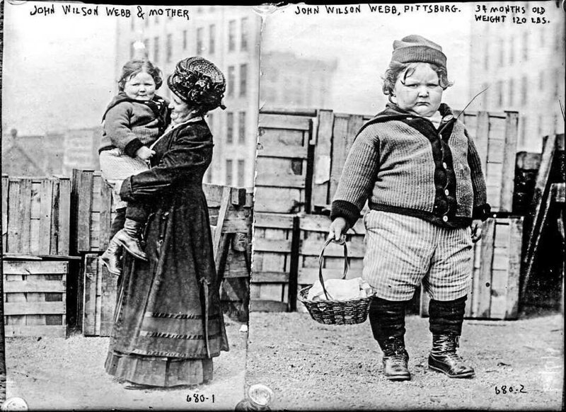 Ребенок-гигант Джон Уилсон Уэбб с матерью в Питтсбурге, 1909 