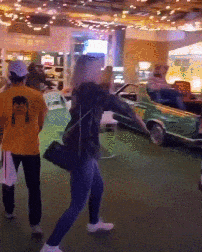 Гифки с девушками