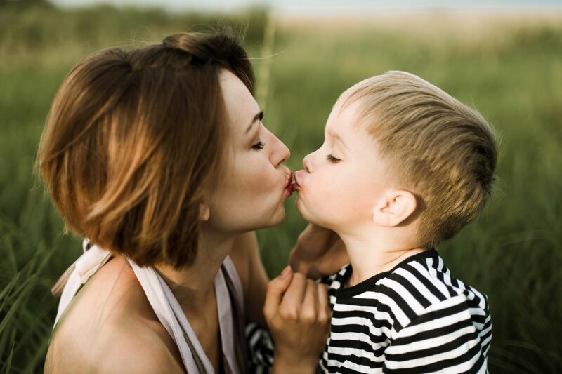 Родительские поцелуи: за и против
