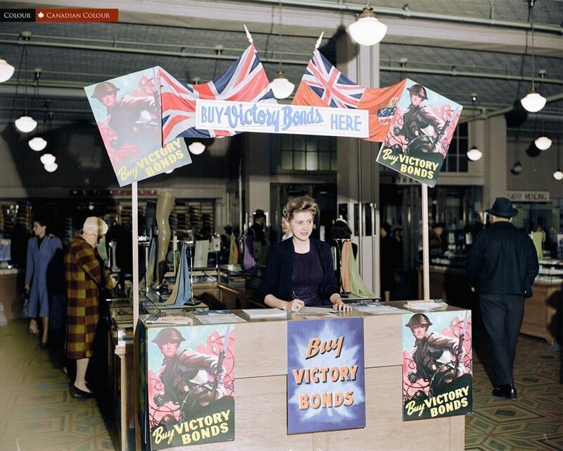 4-й стенд кампании по кредиту Победы в универмаге Вудворда, Ванкувер, Британская Колумбия - 1943