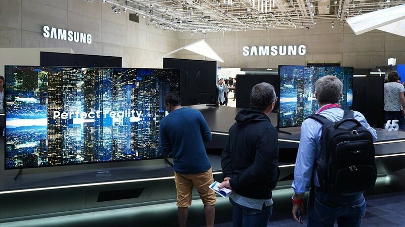 Блокировка телевизоров самсунг. Телевизоры блокировались. Блокировка телевизора Samsung. Телевизор заблокирован Samsung. Самсунг телевизор производит в России.