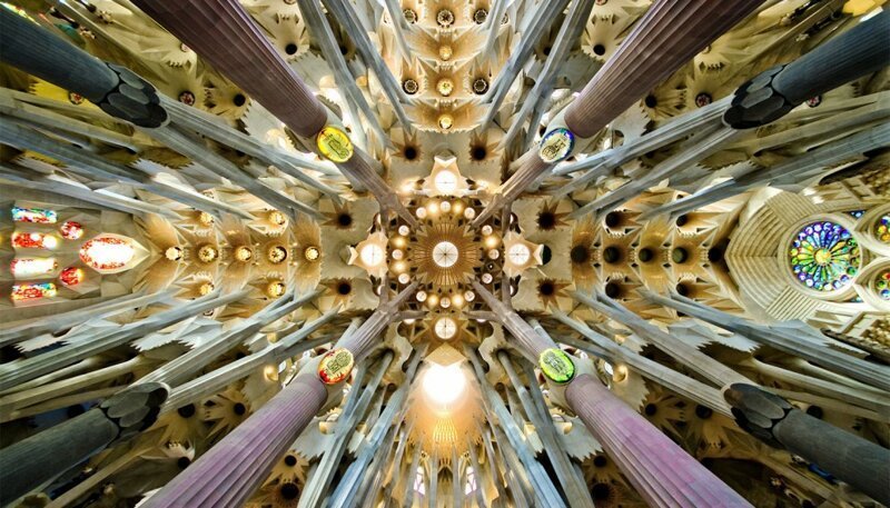 Храм Святого Семейства в Барселоне – одно из самых потрясающих архитектурных сооружений на планете.