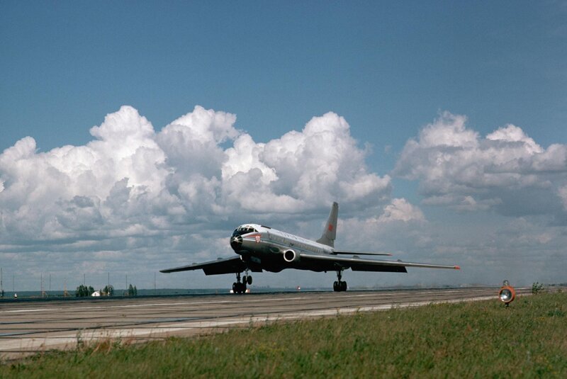 1974 год. Самолет Ту-104 взлетает из Новосибирска.