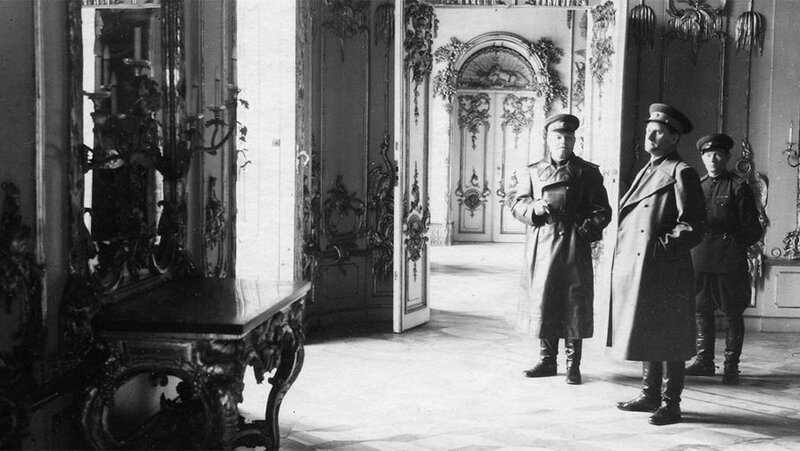 Во дворце Фридриха Великого. Потсдам, май 1945 года