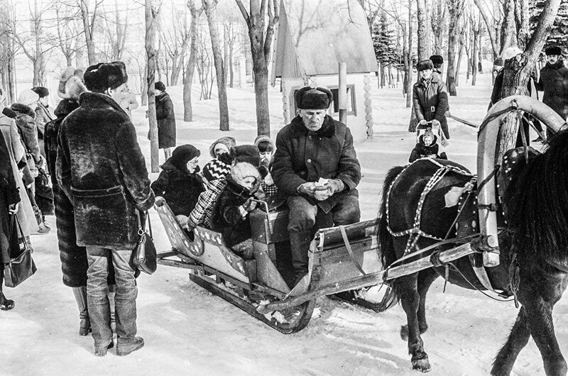 Как в Минске катались с горок — когда зимой еще был снег. Фото из 1980-х