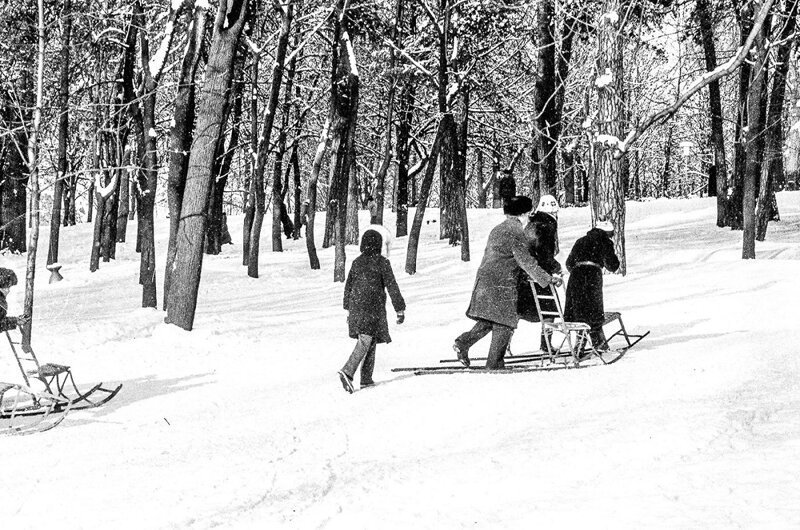 Как в Минске катались с горок — когда зимой еще был снег. Фото из 1980-х