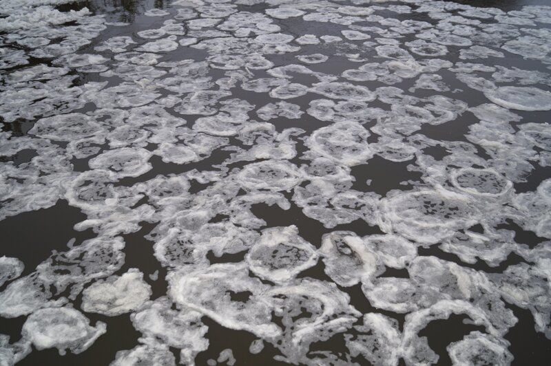 Блинчатый лед, село Макарье, Россия