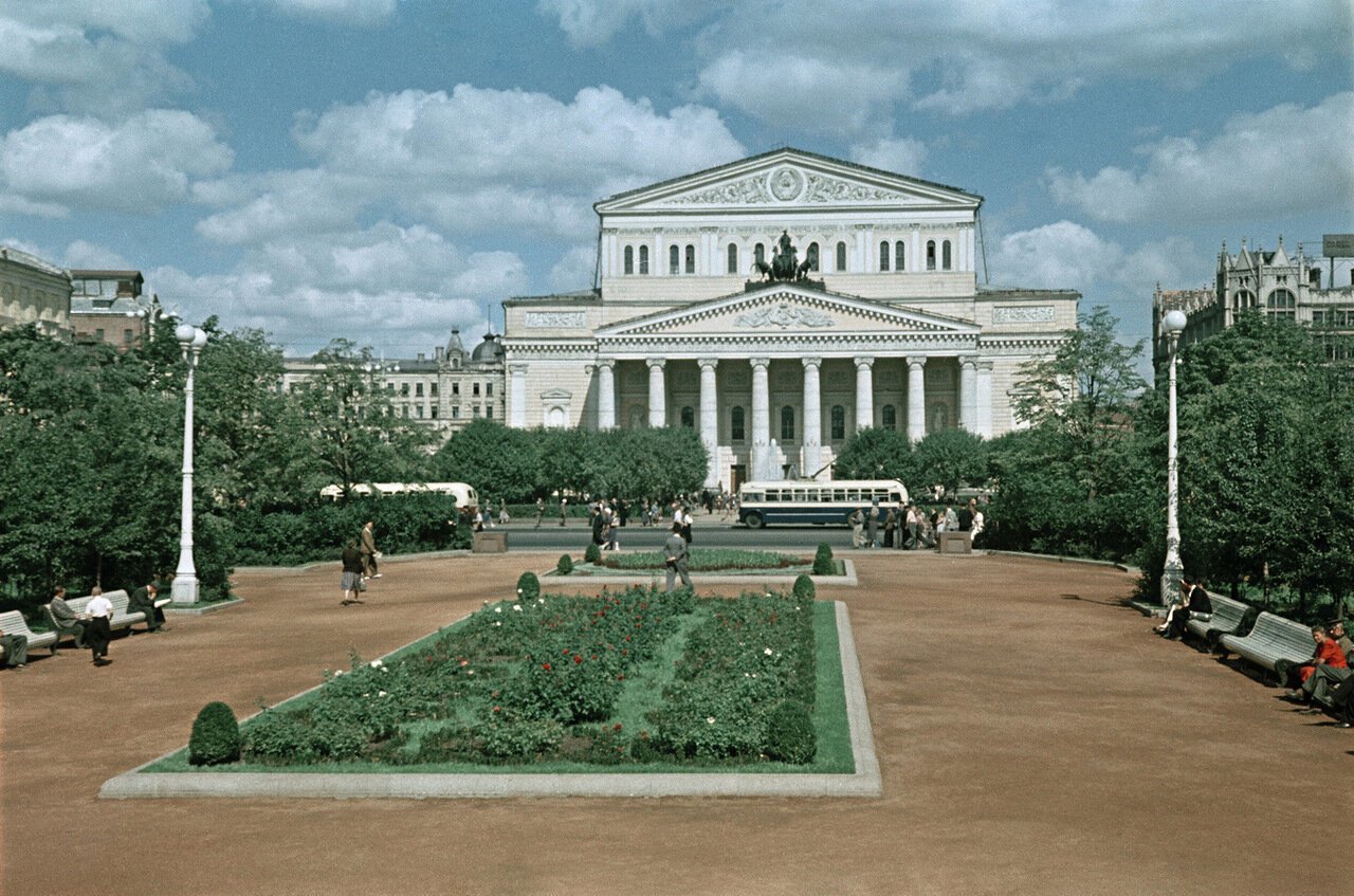 театральная площадь исторические