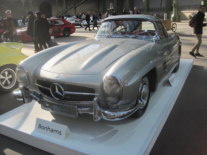 4. Mercedes-Benz 300 SL Roadster (№198.042.10003245) 1963 года продан за €1,033,333 (73 300 000 руб.).
