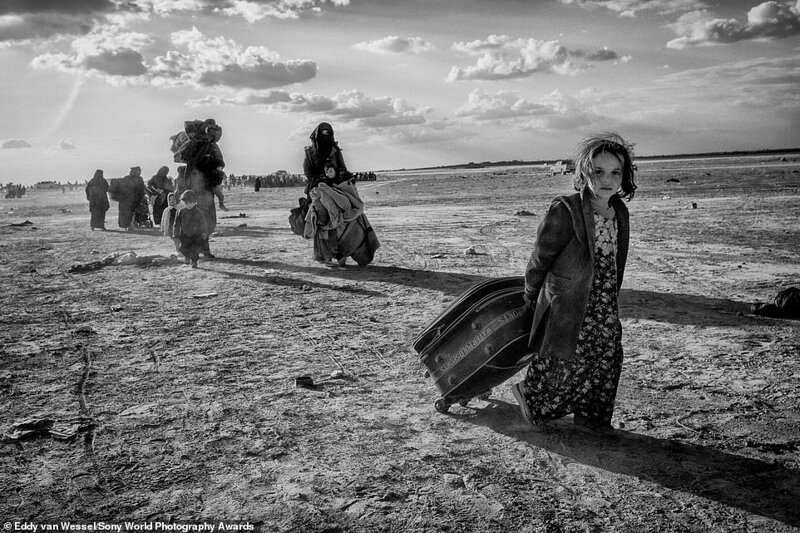 Сирийские беженцы из Аль-Багхуза - Эдди ван Вессел, Нидерланды