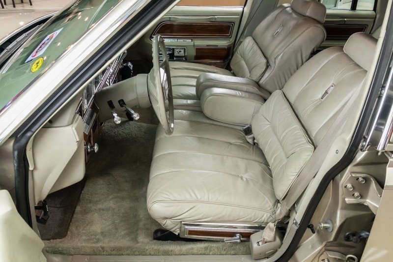 40-летний Lincoln Continental Mark VI с минимальным пробегом выставили на продажу