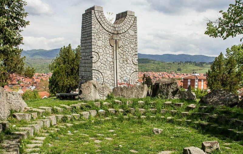 Памятник началу революционной борьбы, Власотинце, Сербия