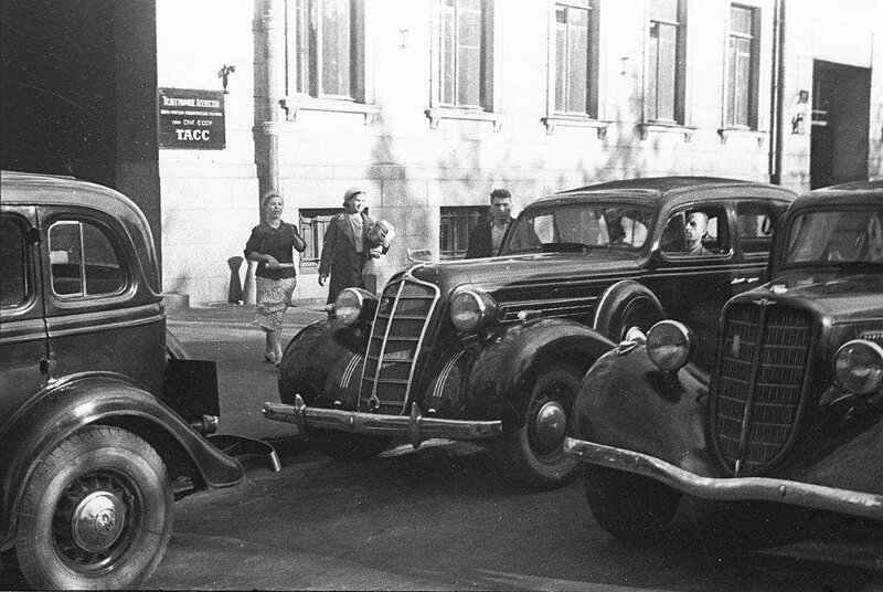 Автомобильное движение в Москве. 1930-е