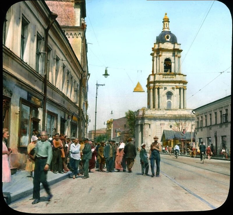 Пятницкая улица у церкви Параскевы Пятницы.