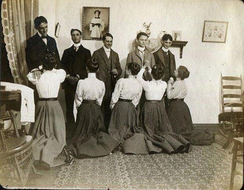 Этикет столетней давности. Дамы приглашают кавалеров на Белый танец, 1900 г.