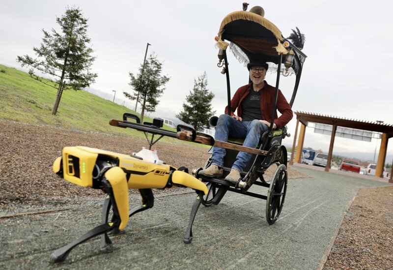 Адам Сэвидж нашёл необычное применение роботу-собаке