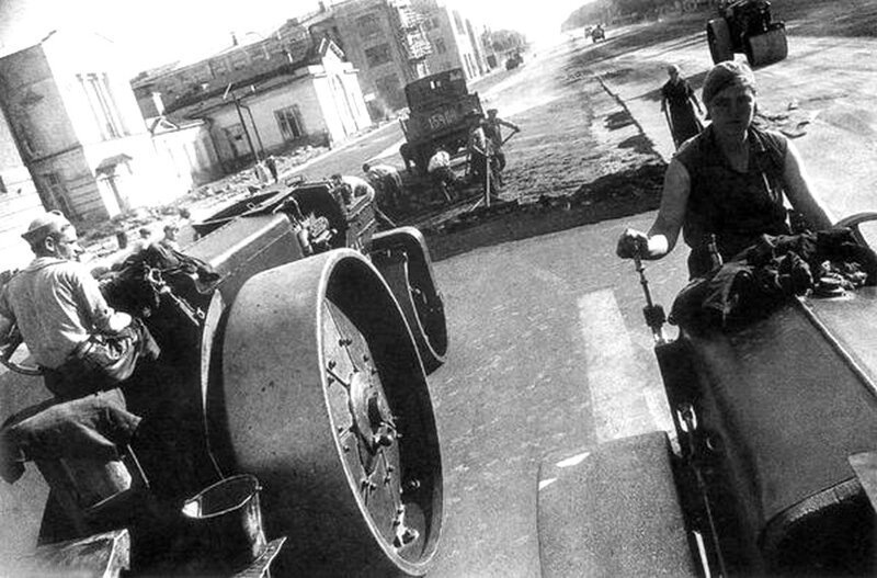 Асфальтирование улицы. 1931 год.