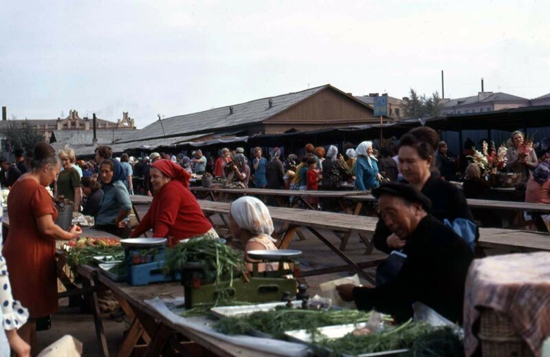 Типичный колхозный рынок в том же Иркутске