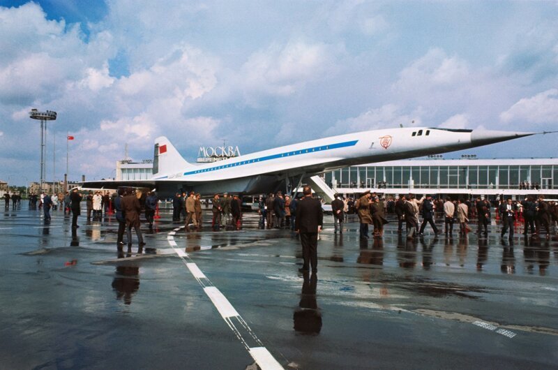 21 мая 1969 в Шереметьево состоялся дебютный показ Ту-144 - советского сверхзвукового лайнера, который совершил свой первый полёт ещё в декабре 1968-го (на несколько недель раньше "Конкорда"!)
