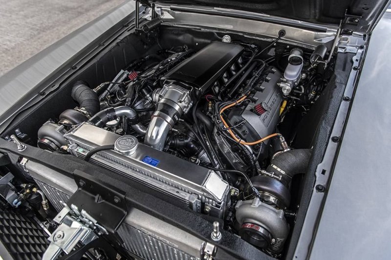 Под капотом двигатель Ford Coyote V8 форсированный до 1000 л.с., работающий с 6-ступенчатой "механикой" от Tremec.