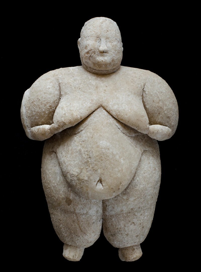 Находка в Турции -  фигурка женщины, датируется  периодом между 7100 и 6000 годами до н.э.