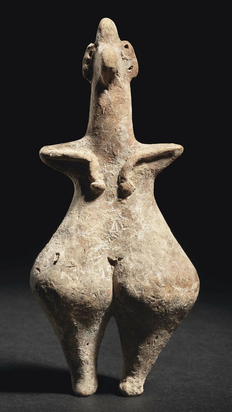 1 век до н.э., фигурка женщины, держащей маленькую грудь