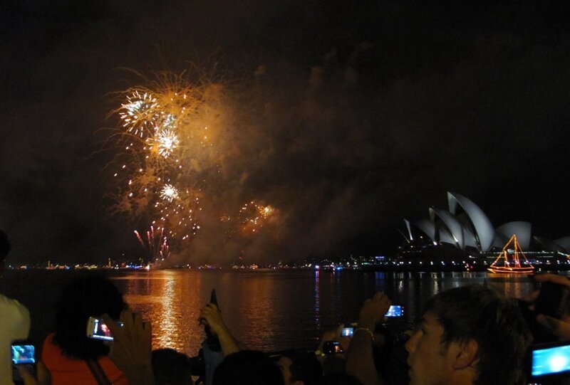 Австралия. Новогодний фейерверк над Сиднейской бухтой