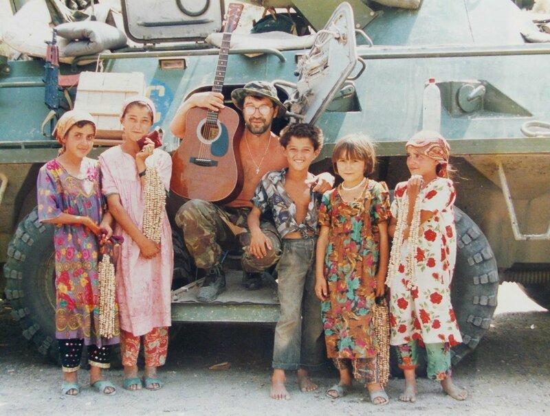 Юрий Шевчук в Таджикистане у солдат-миротворцев 201-й дивизии,август 1996 года