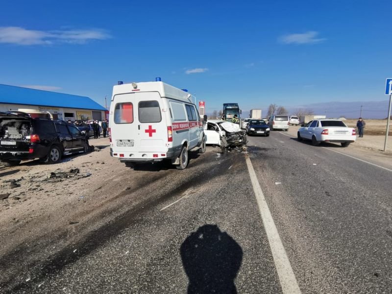 Авария дня. Водитель внедорожника выехал на встречную полосу в Дагестане