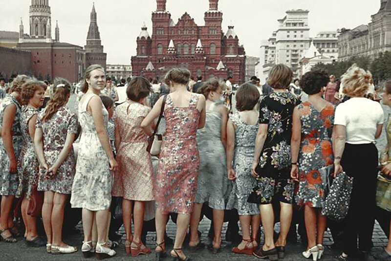 Девушки на Красной Площади, Москва, 1981 г. Борис Савельев
