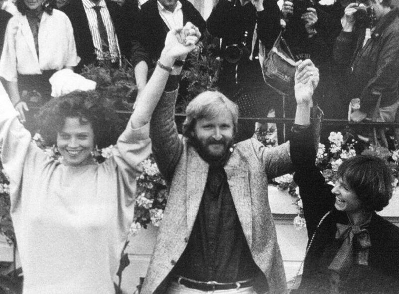 Сигурни Уивер, Джеймс Кэмерон и Гэйл Энн Хёрд на премьере "Чужих",1986 год
