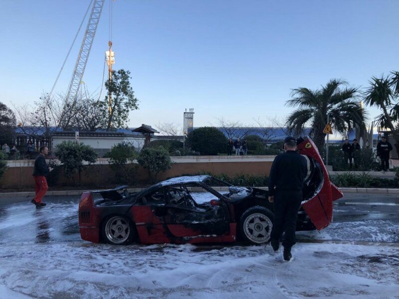 Ferrari F40 в огне: один из самых культовых суперкаров сгорел в Монако