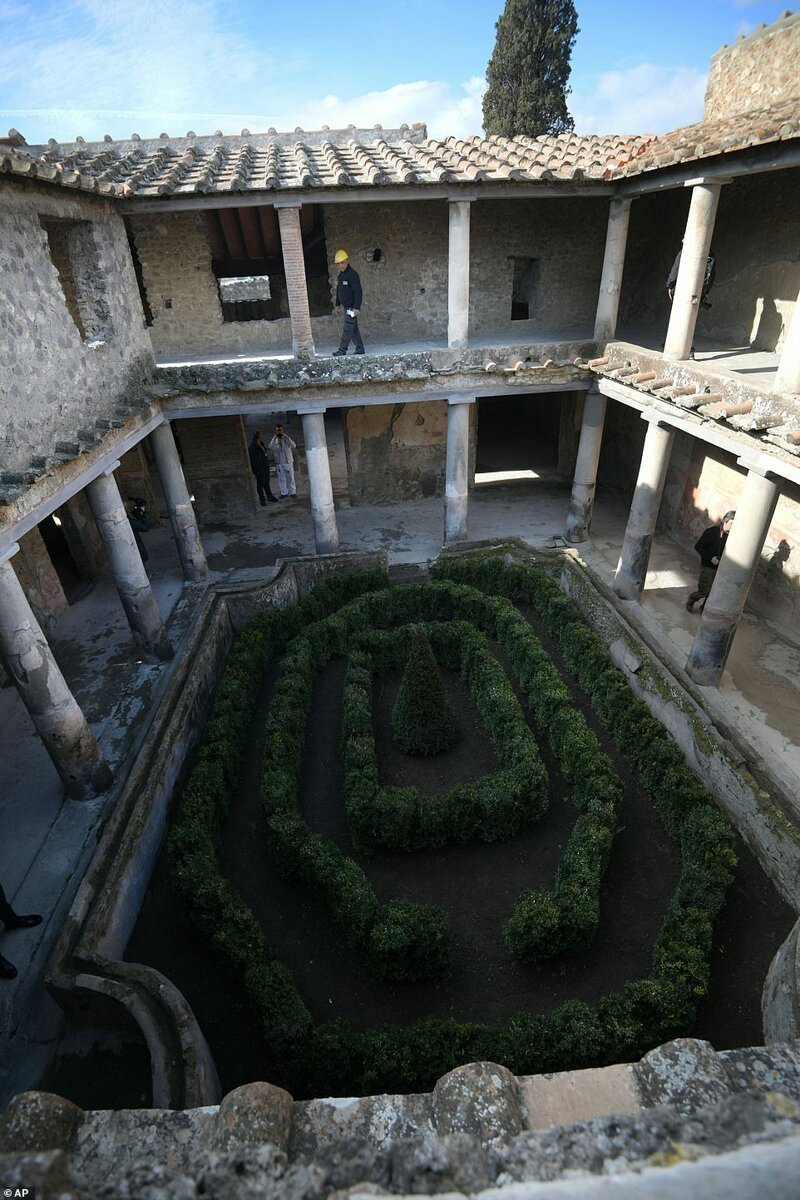 В ходе реставрации в Помпеях обнаружили новые артефакты