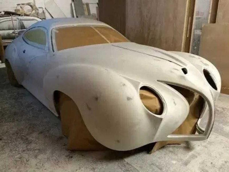 Отец превратил Jaguar XKR, в потрясающий кастом при помощи пены и стекловолокна
