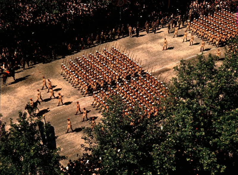 Парад в день взятия Бастилии.