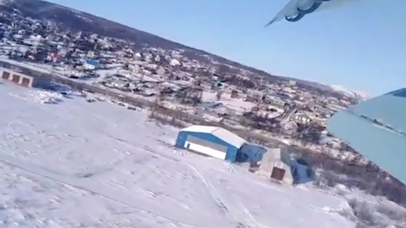 В Сети появилось видео жесткой посадки Ан-2 в Магадане