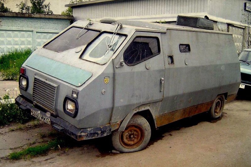 Инкассаторский броневик из СССР на шасси советского микроавтобуса РАФ