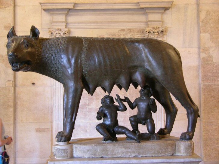 Памятник Ромулу, Рему и волчице, их вскормившей