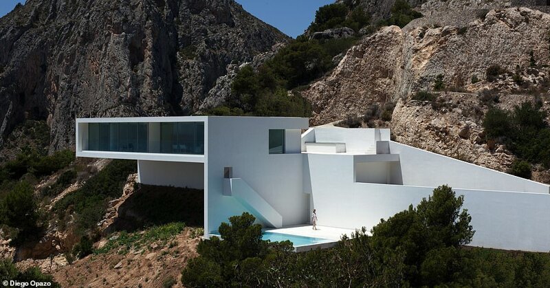 Дом на скале - Испания
