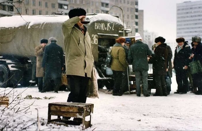 17. Продажа вина из цистерны, Москва, декабрь 1991 года