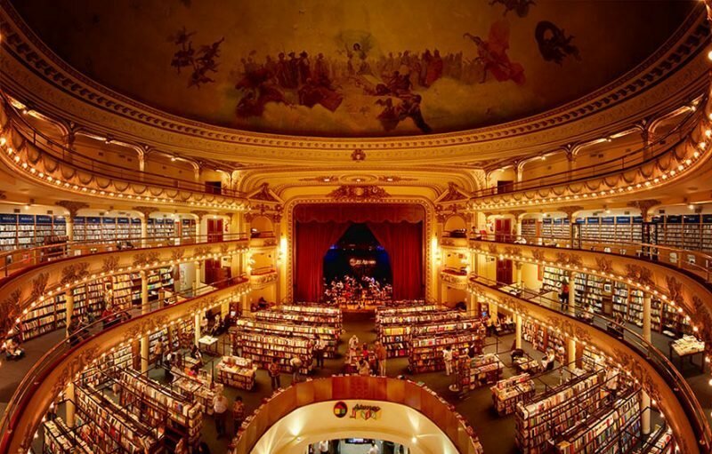 4. Этот бывший театр в Буэнос-Айресе превратили в книжный магазин