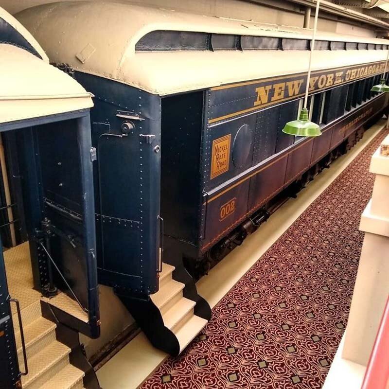 2. Этот отель раньше был железнодорожным вокзалом, при этом в нём даже есть настоящий поезд с комнатами внутри каждого вагона