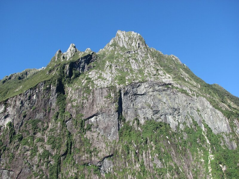 Новозеландские фьорды Dusky Sound, Thompson sound и Milford Sound