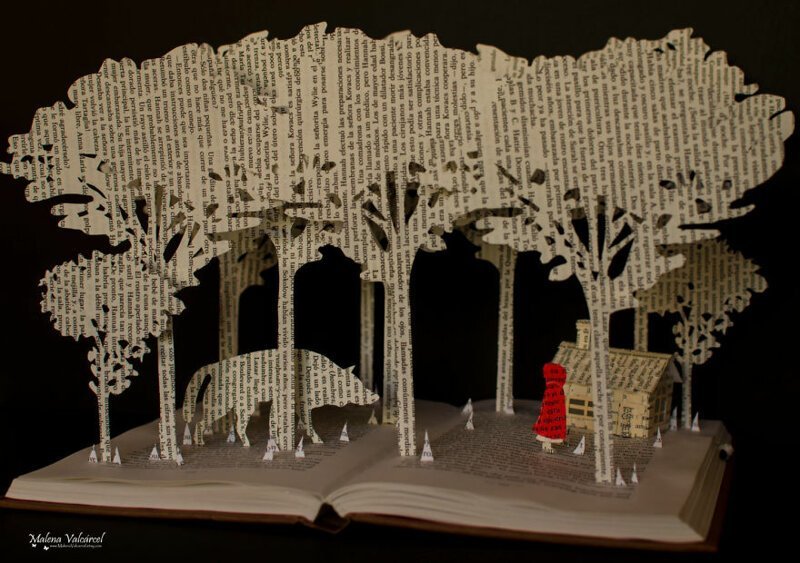 Малена Валькарсель создает из старых книг, списанных из библиотек, скульптуры
