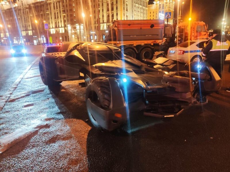 В Москве сотрудники ГИБДД задержали самодельный «бэтмобиль»