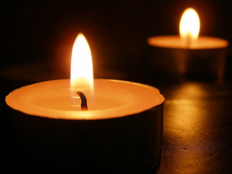 Почему церковная свеча коптит черным дымом в квартире?