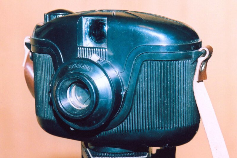 «Школьник» — среднеформатная бокс-камера. Производилась с 1962 по 1969 год на Минском машиностроительном заводе. Размер кадра 60×60 мм.