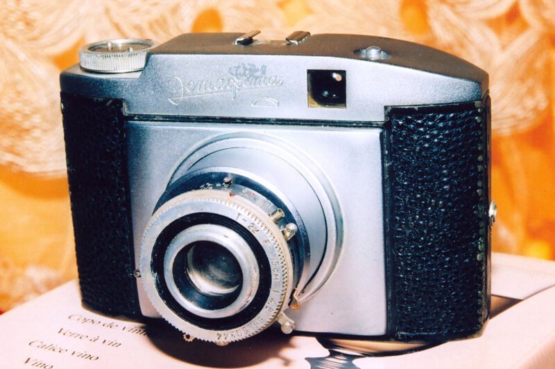 «Эстафета» — советский среднеформатный шкальный фотоаппарат. Разработан и выпускался на ГОМЗ (1958—1959), в 1959—1961 году производство перенесено на Минский механический завод (Белорусское оптико-механическое объединение):