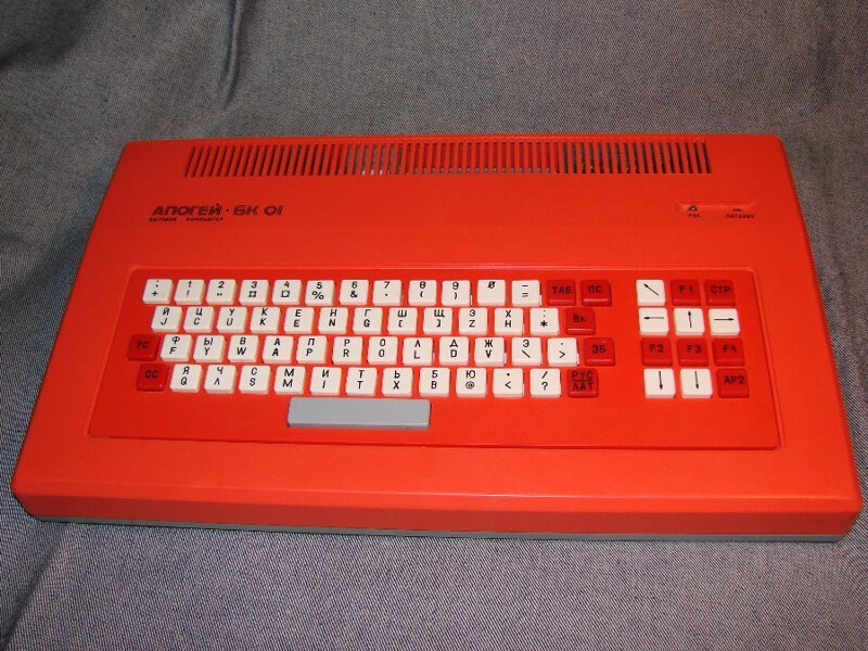 «Апогей БК-01» — советский 8-разрядный бытовой компьютер. Выпускался с 1988 года. Известно, что цена в 1989 году была – 650 руб. Память: ОЗУ — 64 КБ. Внешняя память: бытовой кассетный магнитофон: